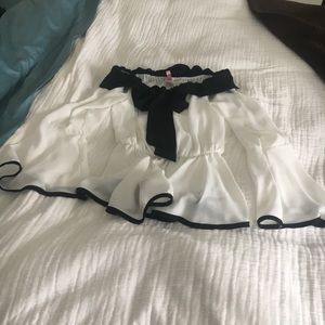 Black and white, Flowing blouse